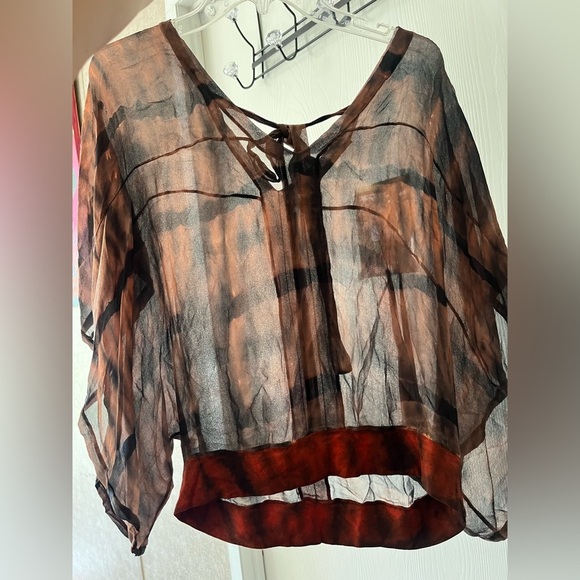 Language - Sheer Crop - Picture 4 of 5